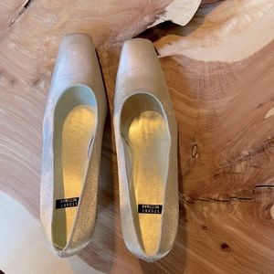 Stuart Weitzman Gold Metallic Heels Size 8B